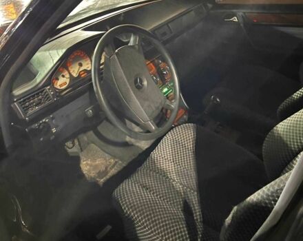 Черный Мерседес 230, объемом двигателя 2.3 л и пробегом 250 тыс. км за 2362 $, фото 3 на Automoto.ua