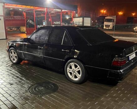 Черный Мерседес 230, объемом двигателя 2.3 л и пробегом 250 тыс. км за 2362 $, фото 1 на Automoto.ua