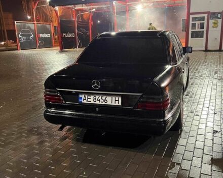 Черный Мерседес 230, объемом двигателя 2.3 л и пробегом 250 тыс. км за 2362 $, фото 4 на Automoto.ua