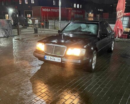 Черный Мерседес 230, объемом двигателя 2.3 л и пробегом 250 тыс. км за 2362 $, фото 7 на Automoto.ua