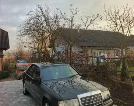 Чорний Мерседес 230, об'ємом двигуна 2.3 л та пробігом 358 тис. км за 1750 $, фото 5 на Automoto.ua