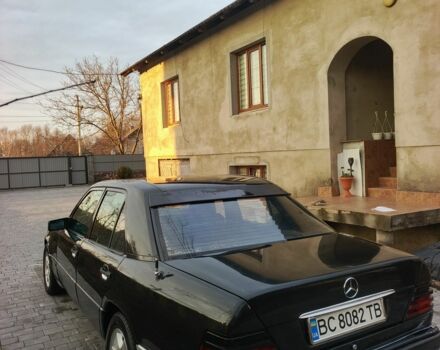 Чорний Мерседес 230, об'ємом двигуна 2.3 л та пробігом 358 тис. км за 1750 $, фото 3 на Automoto.ua