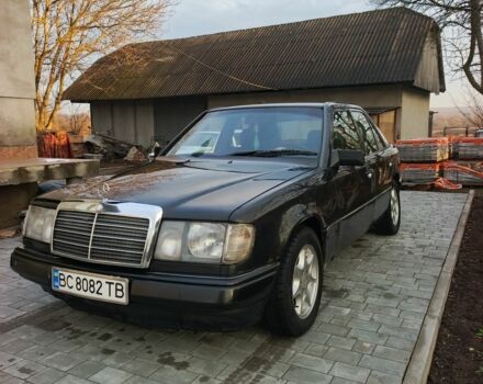 Чорний Мерседес 230, об'ємом двигуна 2.3 л та пробігом 358 тис. км за 1750 $, фото 1 на Automoto.ua