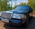 Чорний Мерседес 230, об'ємом двигуна 2.3 л та пробігом 300 тис. км за 2233 $, фото 4 на Automoto.ua