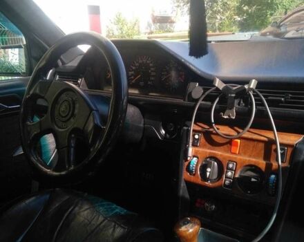 Чорний Мерседес 230, об'ємом двигуна 2.3 л та пробігом 292 тис. км за 6500 $, фото 1 на Automoto.ua