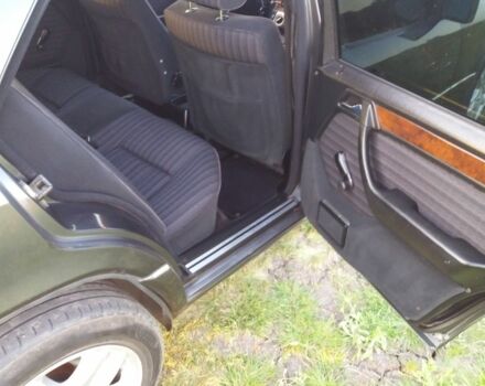 Черный Мерседес 230, объемом двигателя 2 л и пробегом 400 тыс. км за 1800 $, фото 7 на Automoto.ua