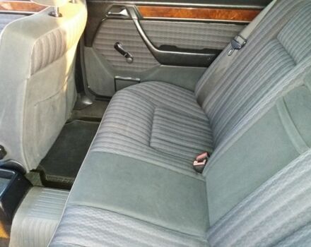 Черный Мерседес 230, объемом двигателя 2 л и пробегом 400 тыс. км за 1800 $, фото 6 на Automoto.ua