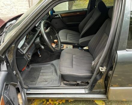 Чорний Мерседес 230, об'ємом двигуна 2.3 л та пробігом 508 тис. км за 1198 $, фото 11 на Automoto.ua