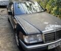 Черный Мерседес 230, объемом двигателя 2.3 л и пробегом 500 тыс. км за 1750 $, фото 2 на Automoto.ua
