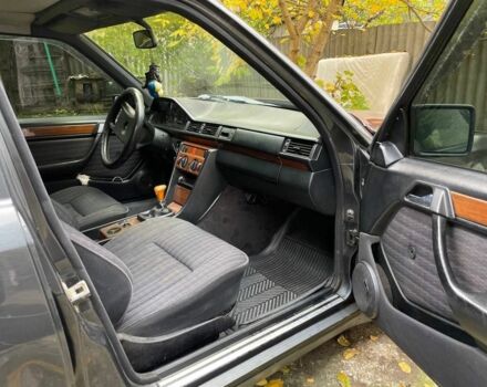 Чорний Мерседес 230, об'ємом двигуна 2.3 л та пробігом 508 тис. км за 1198 $, фото 9 на Automoto.ua