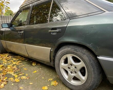 Чорний Мерседес 230, об'ємом двигуна 2.3 л та пробігом 508 тис. км за 1198 $, фото 5 на Automoto.ua