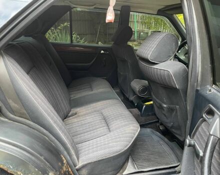 Чорний Мерседес 230, об'ємом двигуна 2.3 л та пробігом 508 тис. км за 1198 $, фото 7 на Automoto.ua