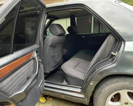 Чорний Мерседес 230, об'ємом двигуна 2.3 л та пробігом 508 тис. км за 1198 $, фото 8 на Automoto.ua