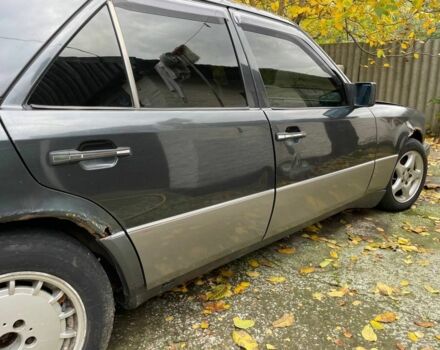 Чорний Мерседес 230, об'ємом двигуна 2.3 л та пробігом 508 тис. км за 1198 $, фото 6 на Automoto.ua