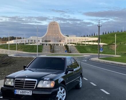 Черный Мерседес 230, объемом двигателя 2.3 л и пробегом 300 тыс. км за 2400 $, фото 1 на Automoto.ua