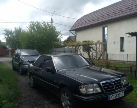 Черный Мерседес 230, объемом двигателя 2.3 л и пробегом 300 тыс. км за 2400 $, фото 4 на Automoto.ua