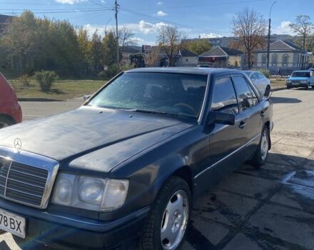 Чорний Мерседес 230, об'ємом двигуна 2.3 л та пробігом 3 тис. км за 1544 $, фото 4 на Automoto.ua