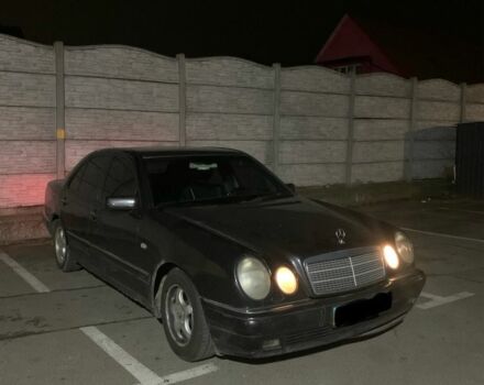 Черный Мерседес 230, объемом двигателя 2.3 л и пробегом 3 тыс. км за 2150 $, фото 4 на Automoto.ua