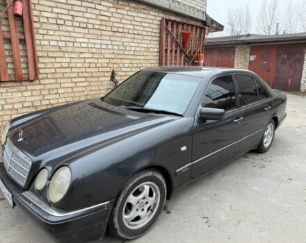 Черный Мерседес 230, объемом двигателя 2.3 л и пробегом 3 тыс. км за 2150 $, фото 3 на Automoto.ua