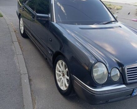 Черный Мерседес 230, объемом двигателя 2.3 л и пробегом 400 тыс. км за 4000 $, фото 2 на Automoto.ua