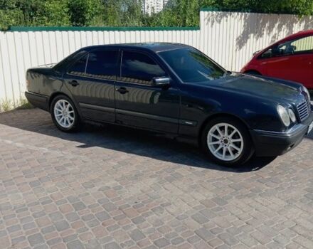 Черный Мерседес 230, объемом двигателя 2.3 л и пробегом 400 тыс. км за 4000 $, фото 7 на Automoto.ua