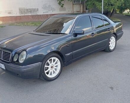 Черный Мерседес 230, объемом двигателя 2.3 л и пробегом 400 тыс. км за 4000 $, фото 3 на Automoto.ua