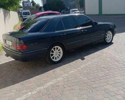 Черный Мерседес 230, объемом двигателя 2.3 л и пробегом 400 тыс. км за 4000 $, фото 6 на Automoto.ua