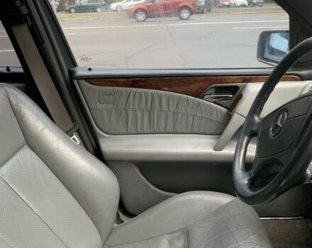 Чорний Мерседес 230, об'ємом двигуна 2.3 л та пробігом 505 тис. км за 3450 $, фото 5 на Automoto.ua