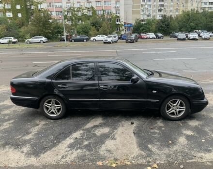 Чорний Мерседес 230, об'ємом двигуна 2.3 л та пробігом 505 тис. км за 3450 $, фото 1 на Automoto.ua