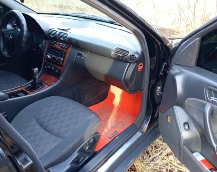 Черный Мерседес 230, объемом двигателя 1.8 л и пробегом 111 тыс. км за 4500 $, фото 5 на Automoto.ua