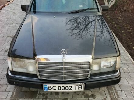 Черный Мерседес 230, объемом двигателя 2.3 л и пробегом 358 тыс. км за 1750 $, фото 1 на Automoto.ua