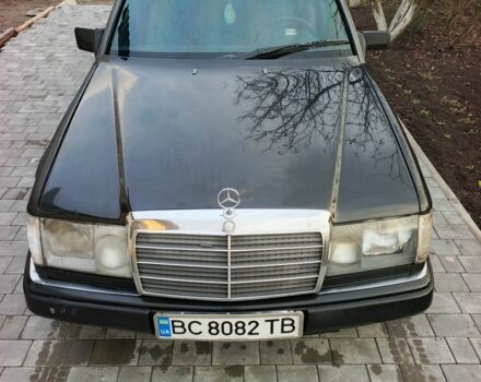 Черный Мерседес 230, объемом двигателя 2.3 л и пробегом 358 тыс. км за 1750 $, фото 1 на Automoto.ua