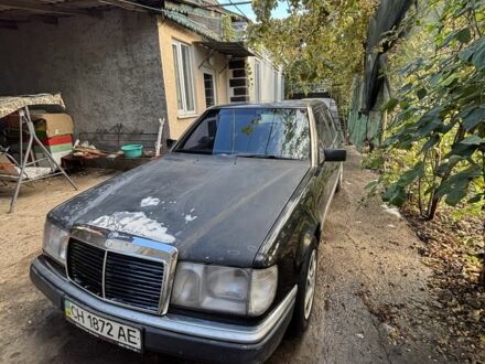 Черный Мерседес 230, объемом двигателя 2.3 л и пробегом 500 тыс. км за 1750 $, фото 1 на Automoto.ua