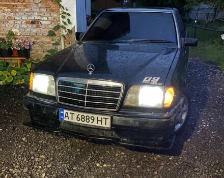 Черный Мерседес 230, объемом двигателя 2.3 л и пробегом 300 тыс. км за 2400 $, фото 1 на Automoto.ua