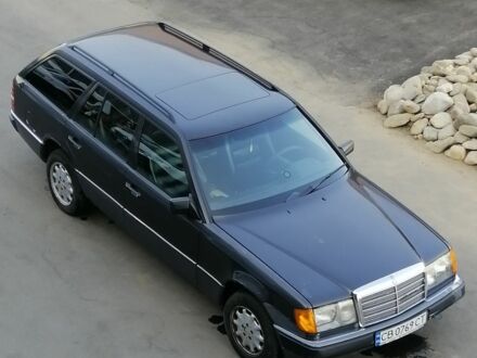 Мерседес 230 1992 у Києві на Automoto.ua Чорний Мерседес 230, об'ємом двигуна 0.23 л та пробігом 508 тис. км за 3300 $, фото 1 на Automoto.ua