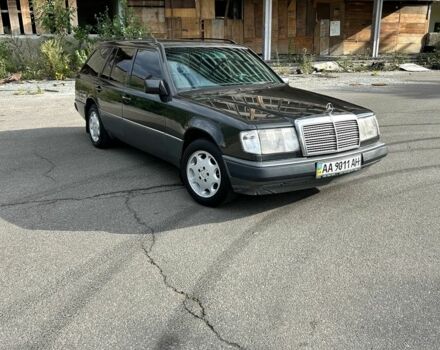 Чорний Мерседес 230, об'ємом двигуна 2.3 л та пробігом 440 тис. км за 2600 $, фото 1 на Automoto.ua