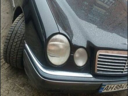 Черный Мерседес 230, объемом двигателя 2 л и пробегом 310 тыс. км за 4100 $, фото 1 на Automoto.ua