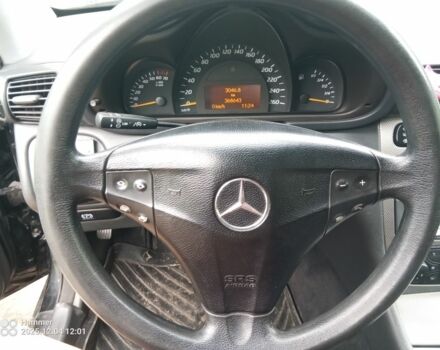 Черный Мерседес 230, объемом двигателя 2 л и пробегом 350 тыс. км за 5216 $, фото 1 на Automoto.ua