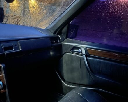 Фіолетовий Мерседес 230, об'ємом двигуна 2.3 л та пробігом 450 тис. км за 2400 $, фото 7 на Automoto.ua