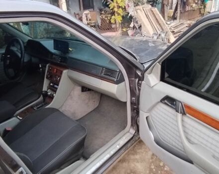 Фіолетовий Мерседес 230, об'ємом двигуна 2.3 л та пробігом 3 тис. км за 3363 $, фото 2 на Automoto.ua