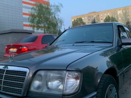 Мерседес 230 1992 у Кам'янське (Дніпродзержинськ) на Automoto.ua Фіолетовий Мерседес 230, об'ємом двигуна 2.3 л та пробігом 500 тис. км за 2500 $, фото 1 на Automoto.ua