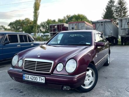Червоний Мерседес 230, об'ємом двигуна 2.3 л та пробігом 396 тис. км за 2300 $, фото 1 на Automoto.ua