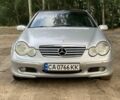 Серый Мерседес 230, объемом двигателя 2.3 л и пробегом 257 тыс. км за 4000 $, фото 1 на Automoto.ua