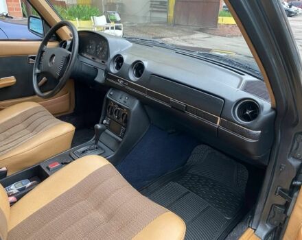 Сірий Мерседес 230, об'ємом двигуна 0 л та пробігом 240 тис. км за 5600 $, фото 11 на Automoto.ua