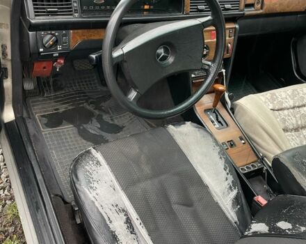 Сірий Мерседес 230, об'ємом двигуна 2.3 л та пробігом 3 тис. км за 1450 $, фото 4 на Automoto.ua