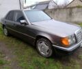Серый Мерседес 230, объемом двигателя 2.3 л и пробегом 444 тыс. км за 1200 $, фото 1 на Automoto.ua