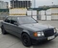 Серый Мерседес 230, объемом двигателя 2 л и пробегом 333 тыс. км за 1200 $, фото 1 на Automoto.ua
