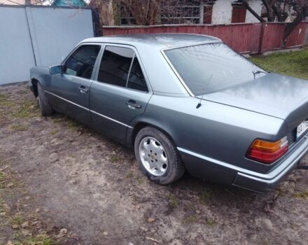 Серый Мерседес 230, объемом двигателя 2.3 л и пробегом 500 тыс. км за 2300 $, фото 1 на Automoto.ua