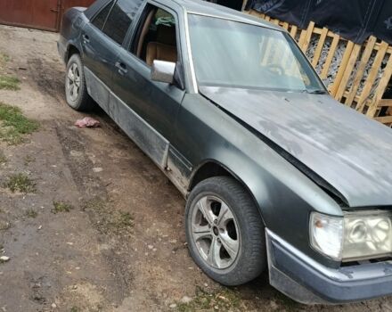 Сірий Мерседес 230, об'ємом двигуна 2.3 л та пробігом 250 тис. км за 1100 $, фото 1 на Automoto.ua