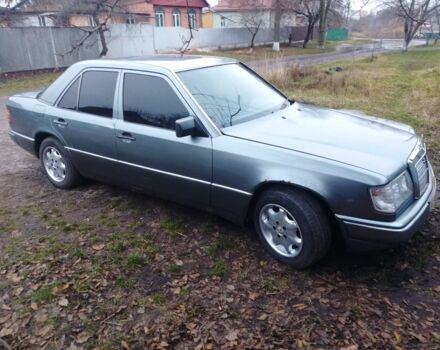 Серый Мерседес 230, объемом двигателя 2.3 л и пробегом 500 тыс. км за 2300 $, фото 3 на Automoto.ua